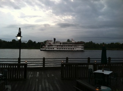 Dinner cruise on Henrietta III, sold
in 2016 Dinner cruise on Henrietta III, sold
in 2016