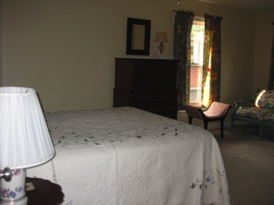 Master bedroom, queen bed Master bedroom, queen bed